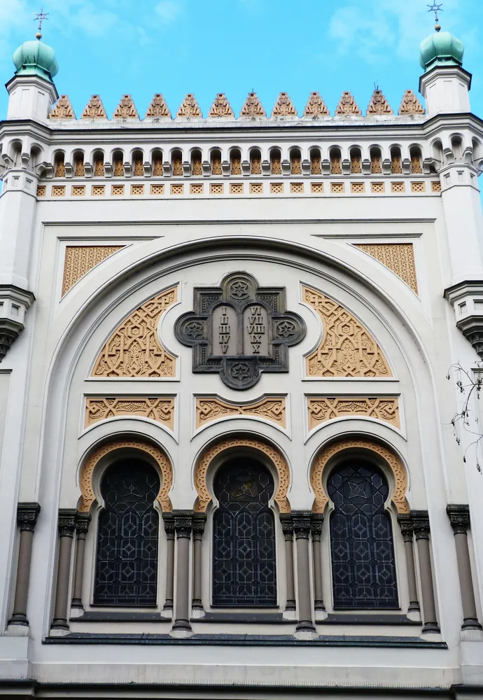 1435191-hiszpanska-synagoga-w-pradze.jpg