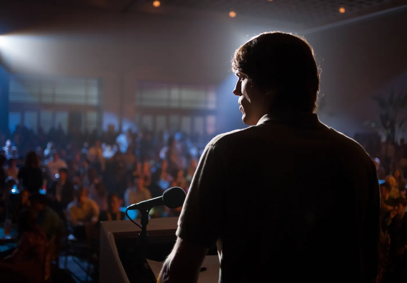 Ashton Kutcher na zdjęciach z filmu "Jobs"