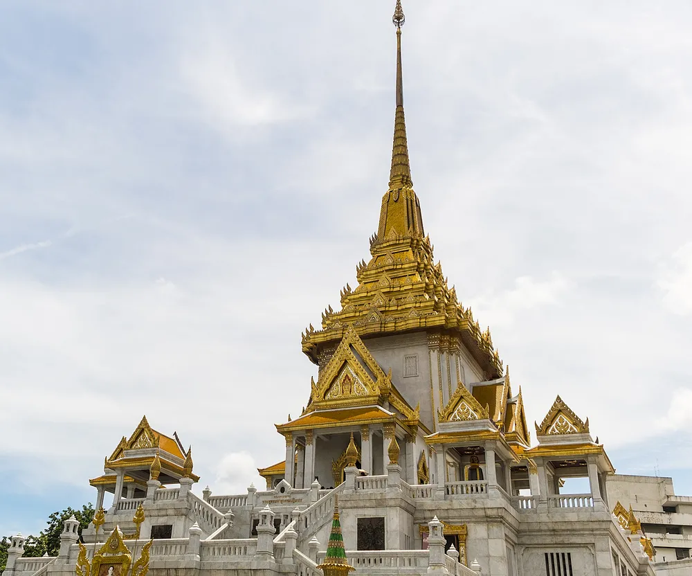 1504560-wat-traimit-swiatynia-zlotego.jpg