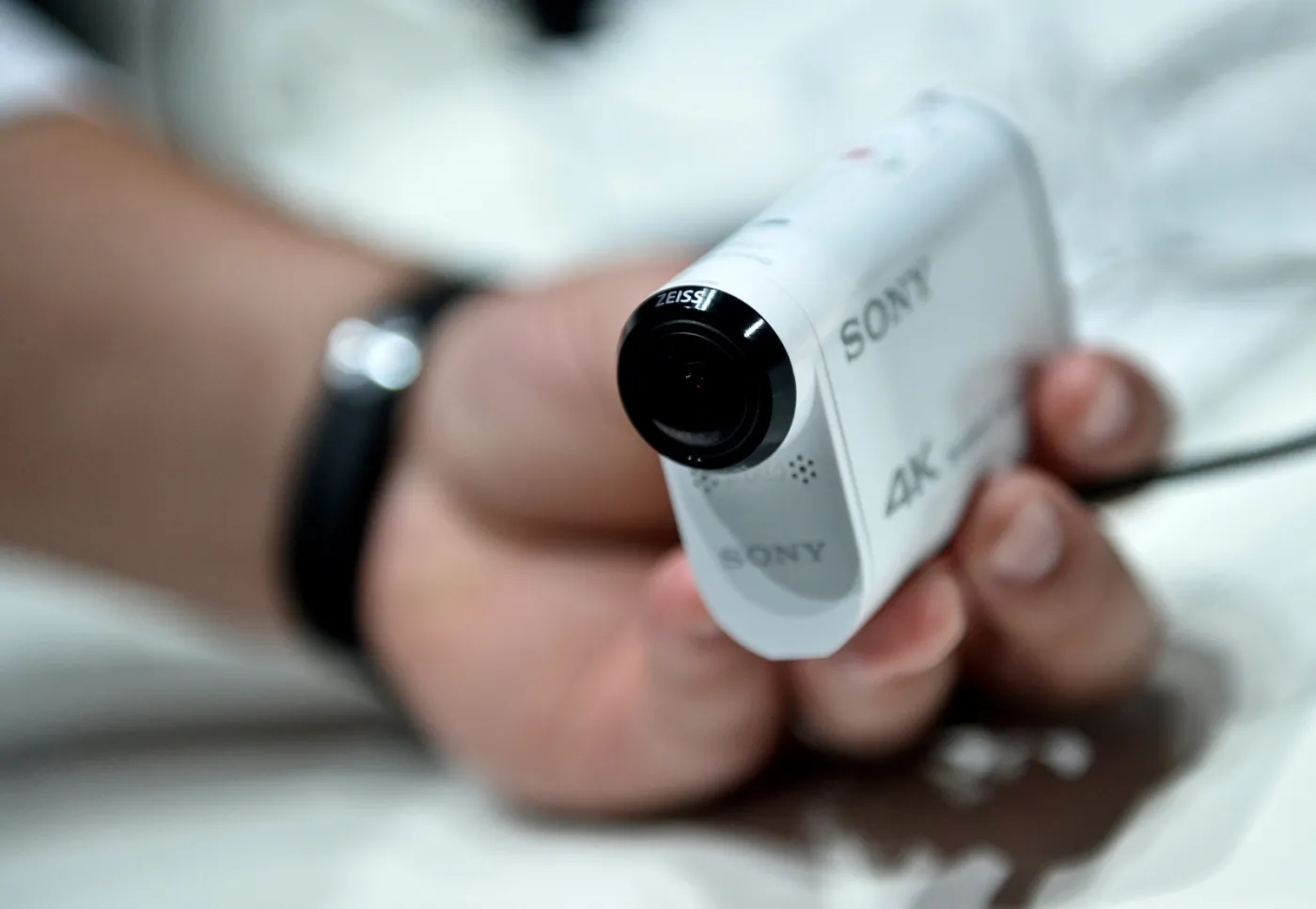 2041942-sony-4k-fdr-x1000v-action-cam.jpg