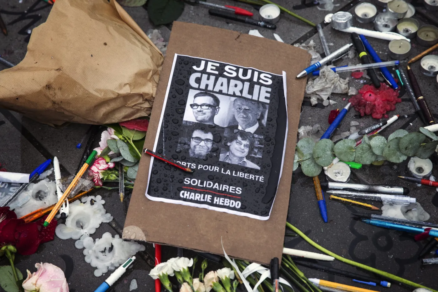 Francja: manifestacje w hołdzie ofiarom zamachu terrorystycznego. Dziesiątki tysięcy ludzi wyszło na ulice