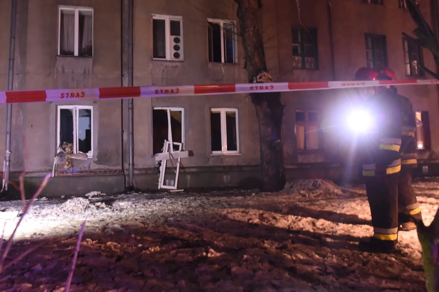 Do wybuchu gazu doszło, 28 bm. w budynku mieszkalnym w Łodzi. PAP/Grzegorz Michałowski 