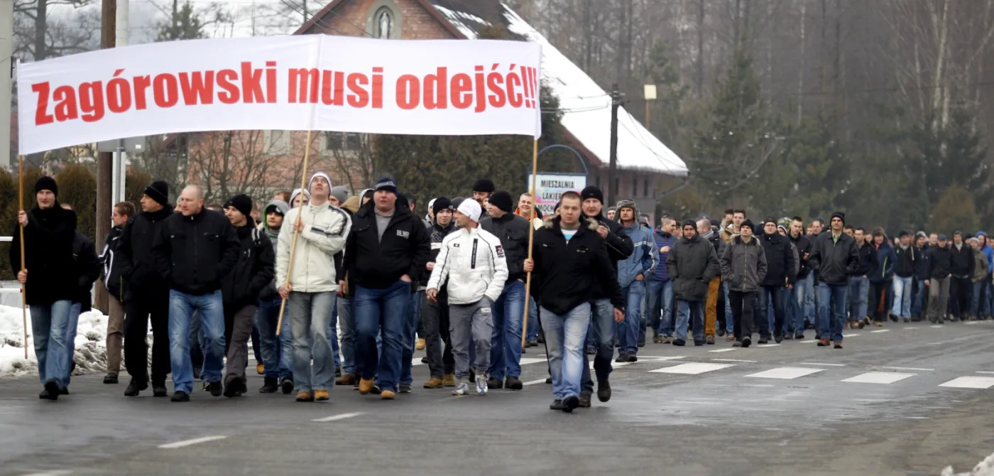 Przed siedzibą JSW policja użyła broni gładkolufowej