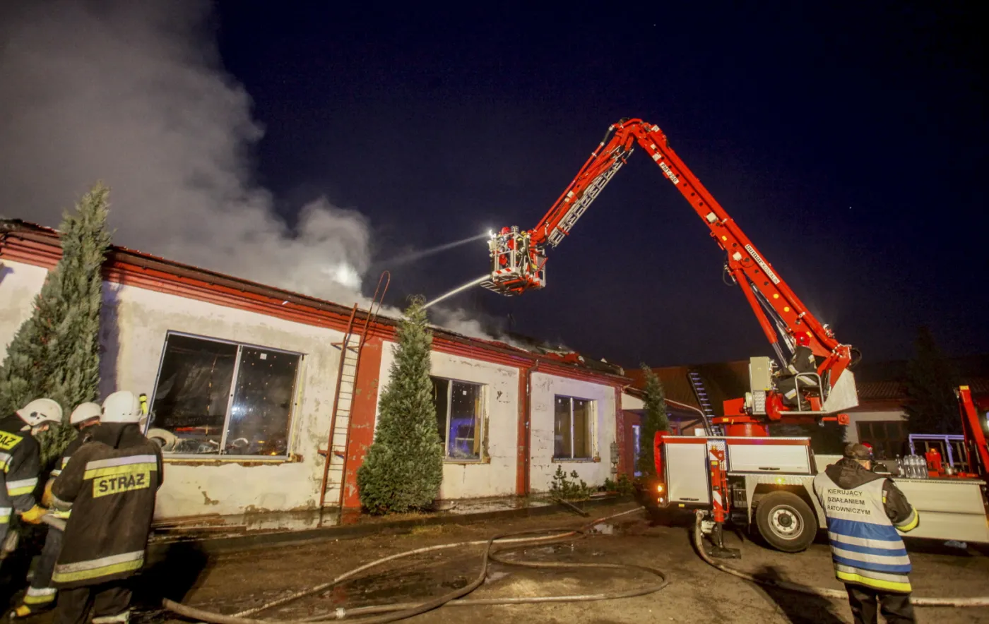 Pożar w fabryce mebli w Suchedniowie
