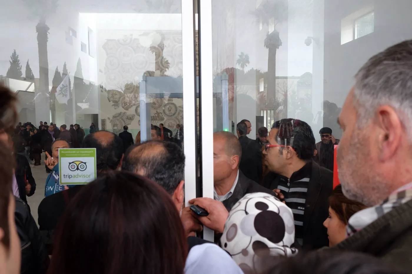 Manifestacja pod Muzeum Bardo