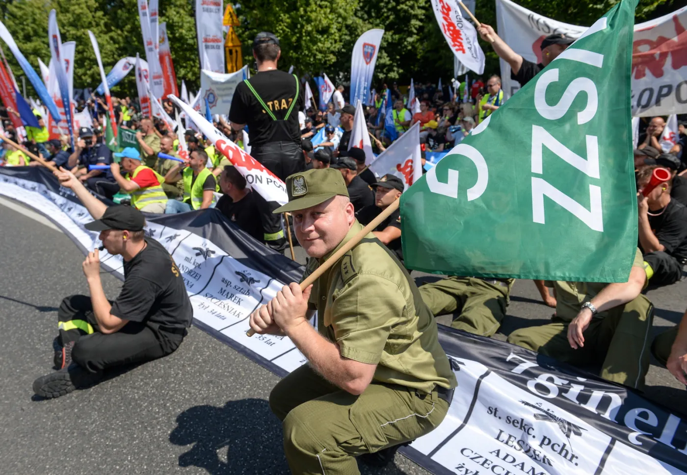 Służby mundurowe strajkują w Warszawie