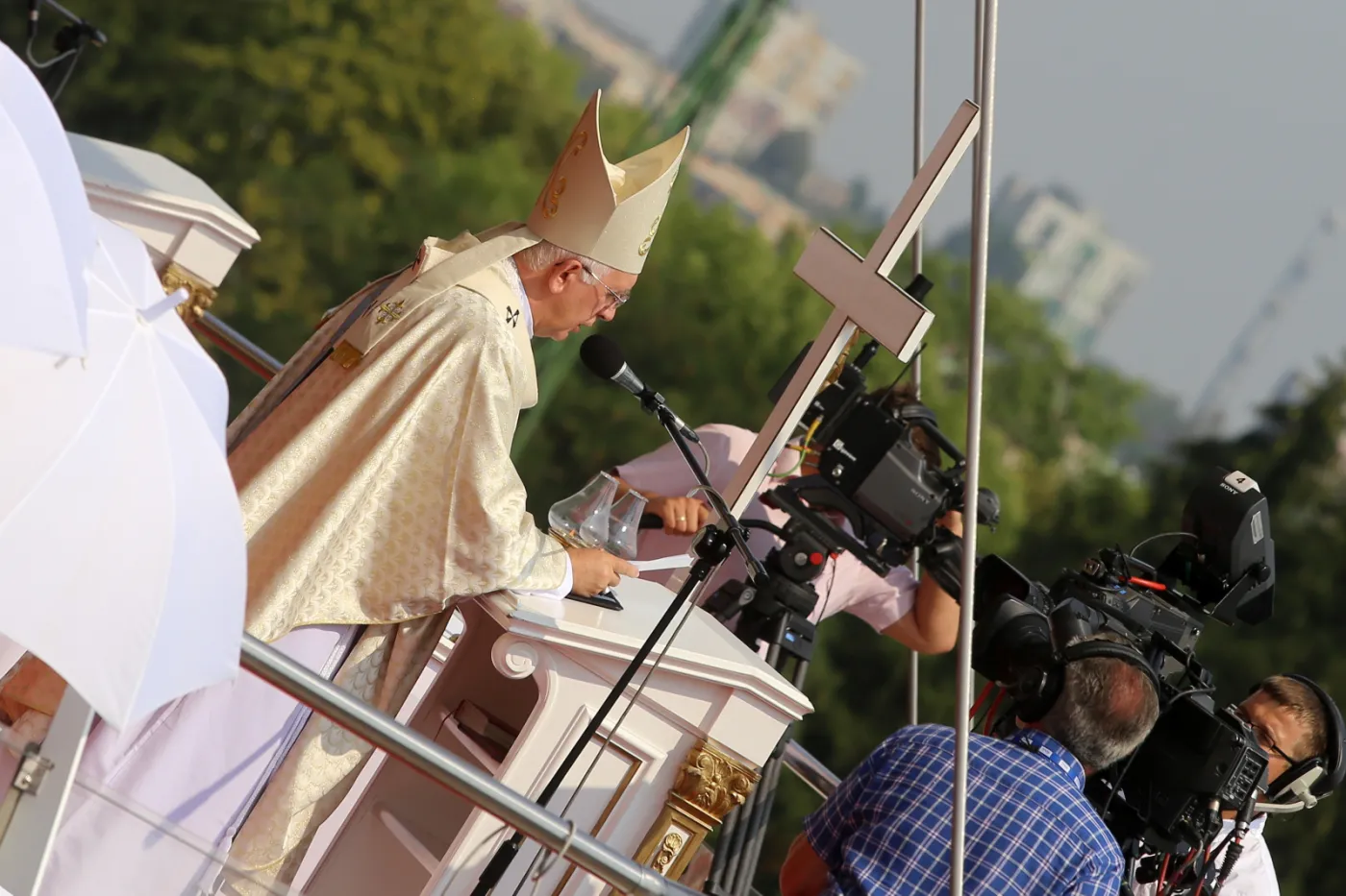 Abp Depo: Jakakolwiek próba rozłączania państwa od kościoła jest niewłaściwa i sztuczna