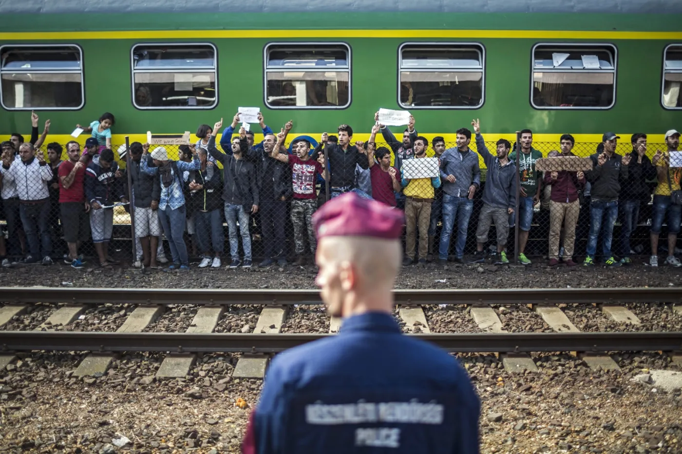 Kryzys migracyjny: Dlaczego uchodźcy nagle zaczęli szturmować granice Europy?