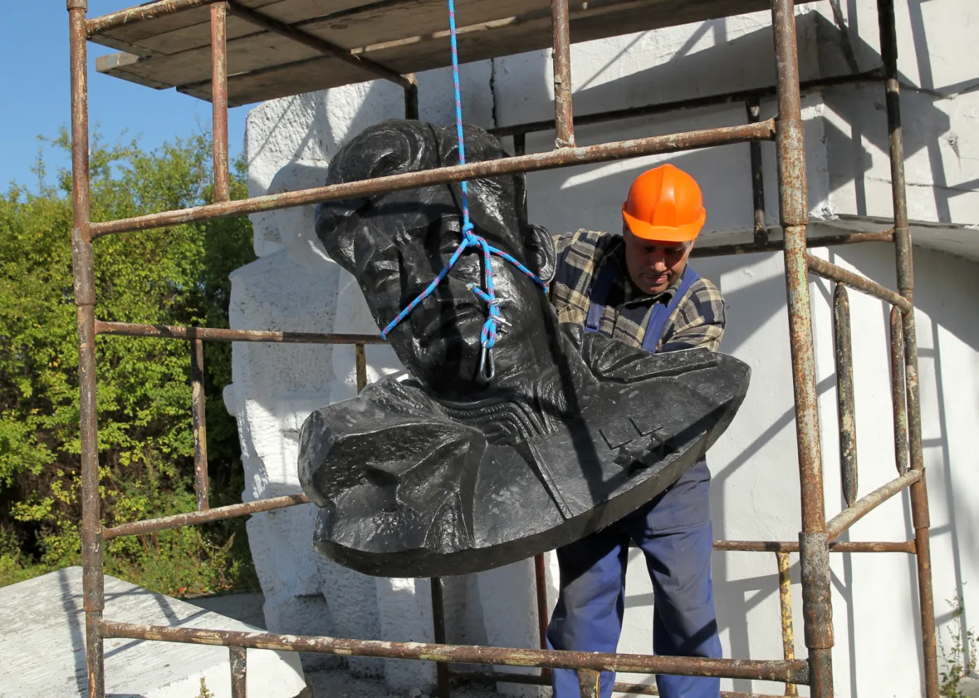 Ekspert: Polska nie jest zobligowana do chronienia pomników rosyjskich generałów