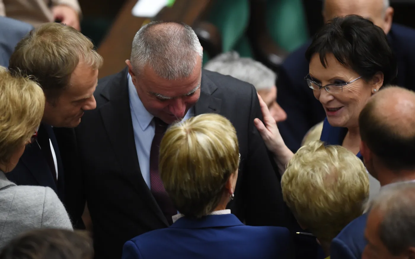 Zmiana rządu popłaciła. PO znów przed PiS w sondażu