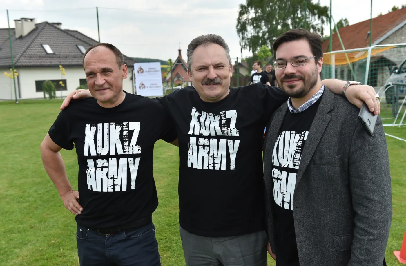 Lider Kukiz'15 Paweł Kukiz (L), poseł Marek Jakubiak (C) i wicemarszałek Sejmu Stanisław Tyszka (P).   PAP/Jacek Bednarczyk