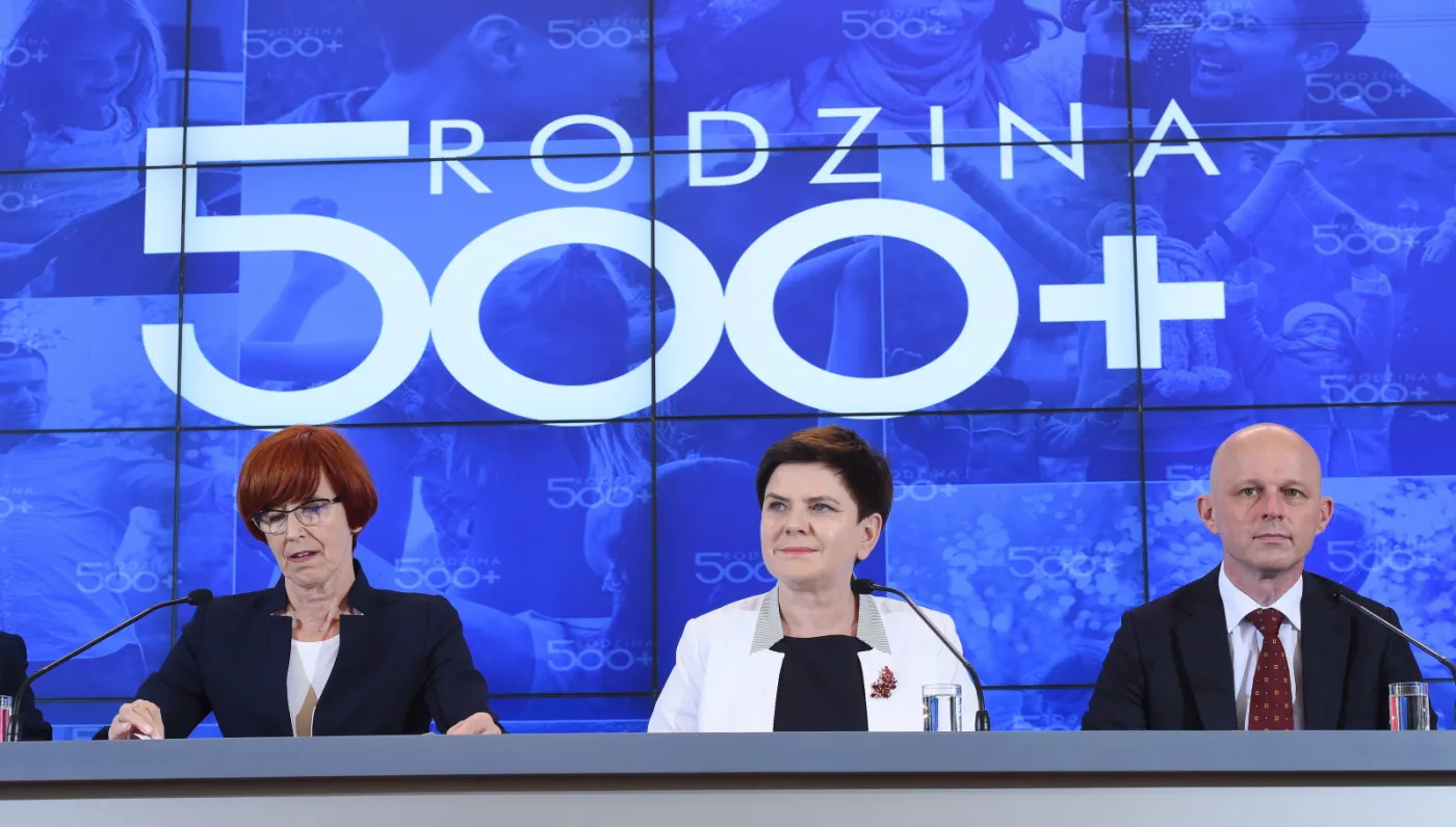 Rząd podsumowuje trzy miesiące programu 500 plus. Rafalska: Szacujemy, że wnioski dotyczą ponad 3,5 mln dzieci