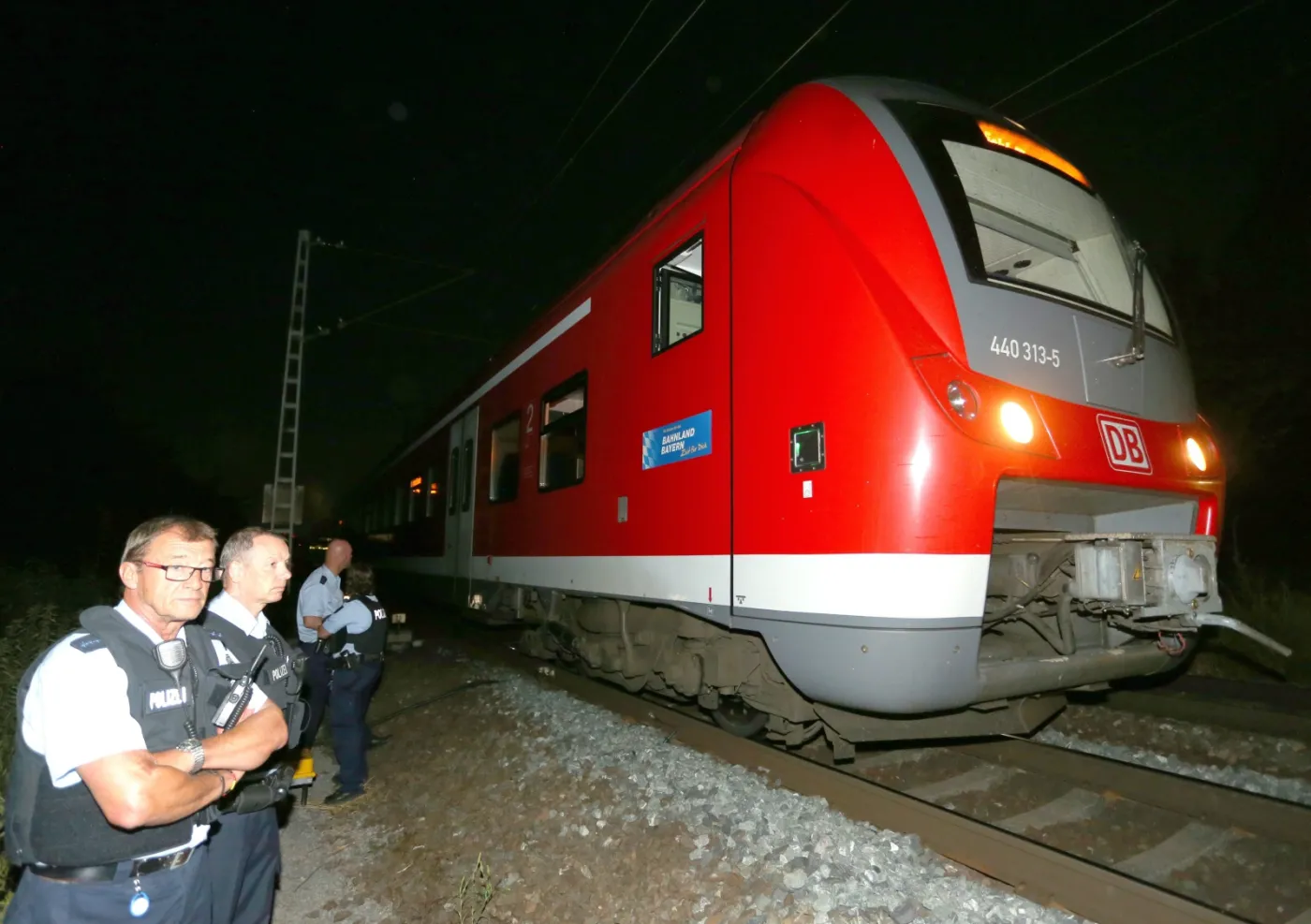 Zaatakował siekierą w pociągu w Niemczech: 4 pasażerów ciężko rannych, napastnik zastrzelony