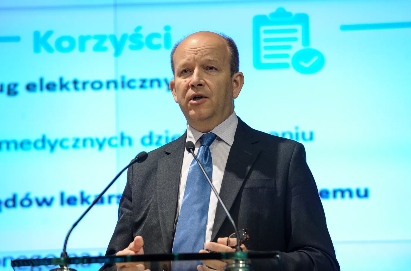 Radziwiłł: Piętnowanie kobiet za karmienie w miejscach publicznych jest nie do zaakceptowania