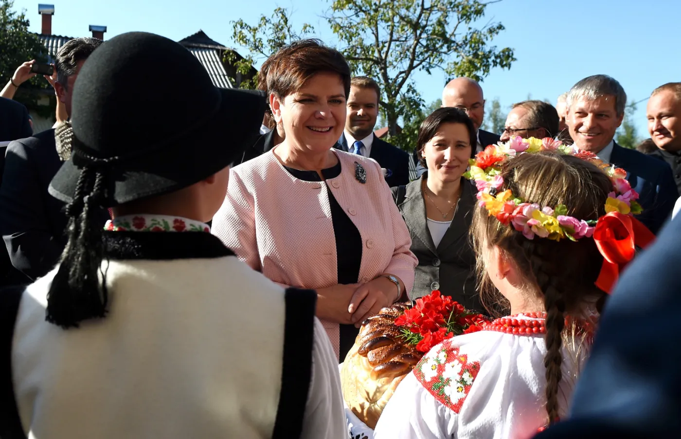 Beata Szydło w Rumunii: Premier spotkała się z Polakami mieszkającymi na Bukowinie