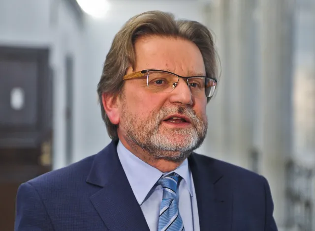 Pinkas o projekcie "Za życiem": Rodzina nie zostanie sama, matka będzie miała wybór