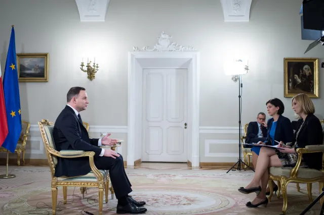 Prezydent o ekshumacjach: Mogę tylko prosić rodziny o wyrozumiałość