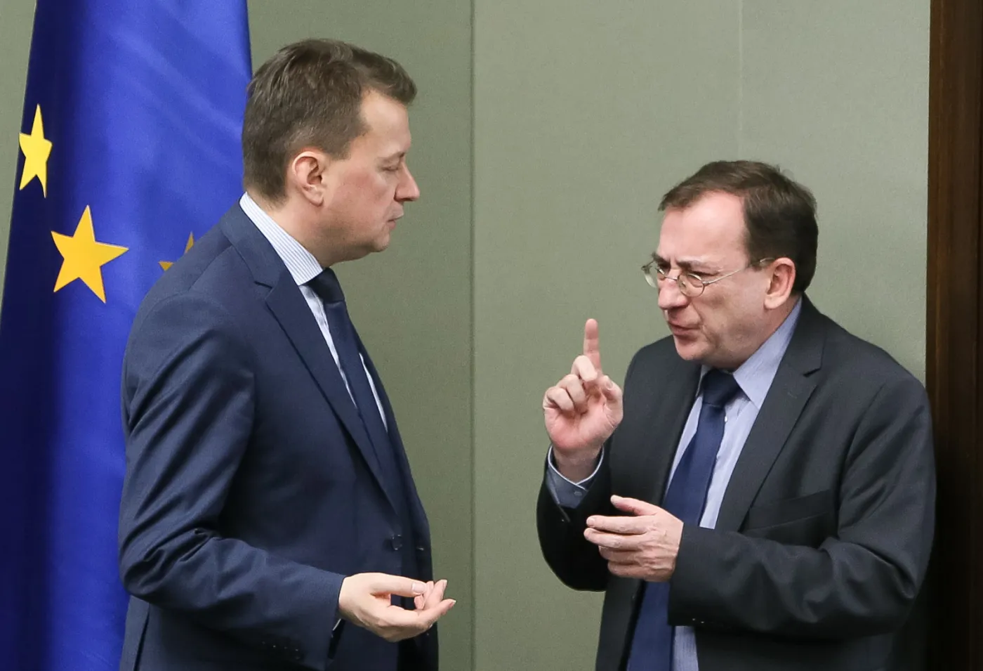 PO: Błaszczak doprowadził do destrukcji w służbach i administracji