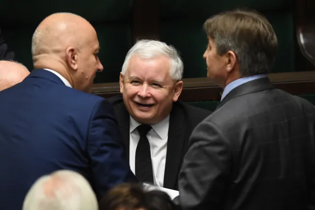 PiS zmienia zasady w komisji do spraw służb specjalnych: W speckomisji zasiądzie 7 a nie 9 posłów