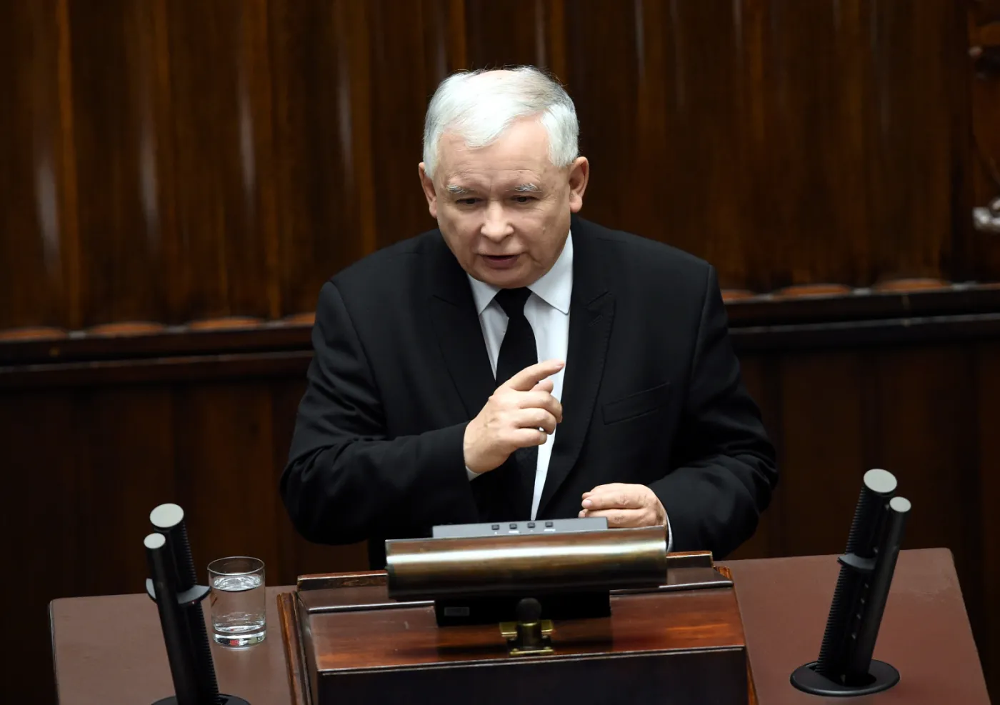 Kaczyński na debacie po expose Szydło: Konstytucja, ordynacja, jawność w życiu publicznym
