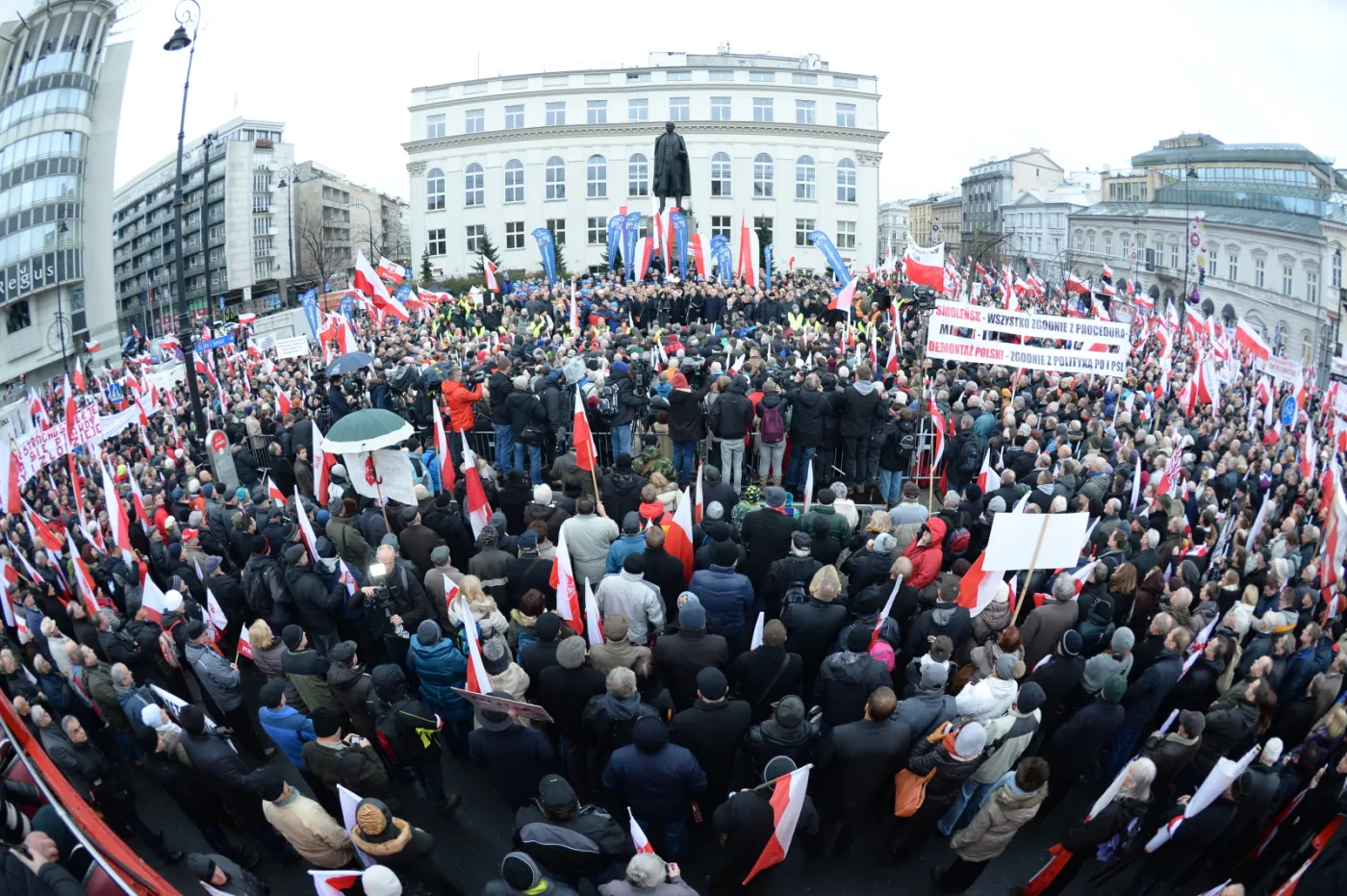 2402558-marsz-wolnosci-i-solidarnosci.jpg
