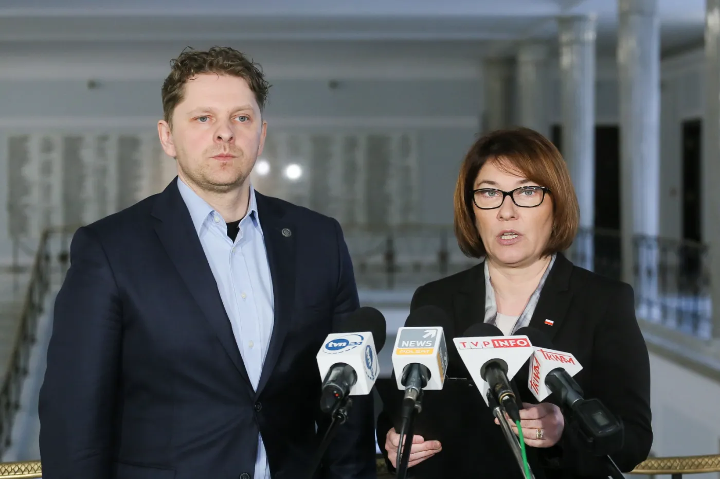 Posłowie PiS Beata Mazurek (P) i Marek Opioła (L),   PAP/Paweł Supernak