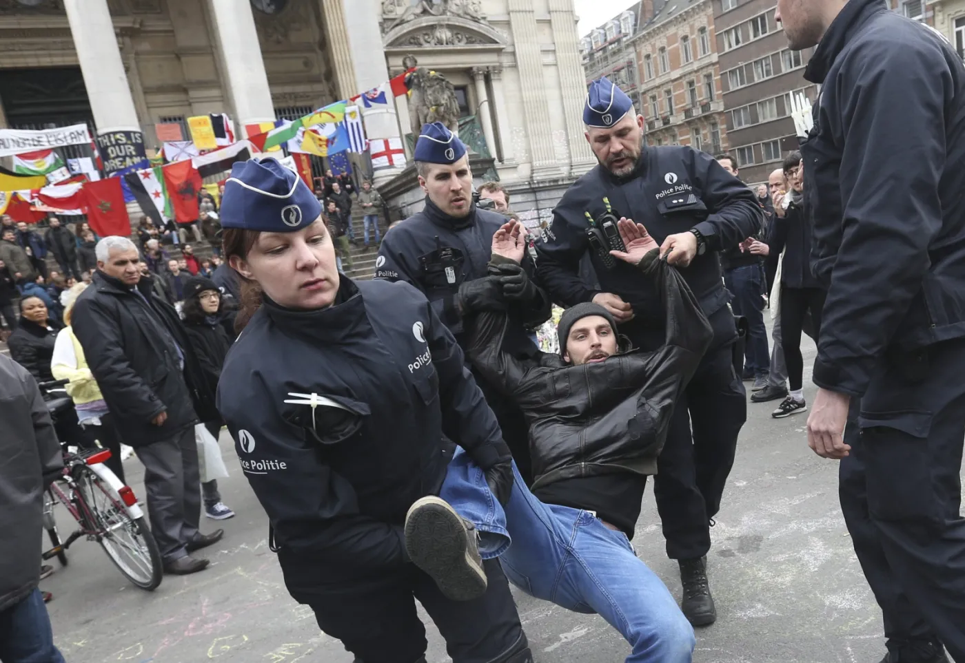 Bruksela: Policja zatrzymała kilkunastu uczestników demonstracji przeciwko rasizmowi
