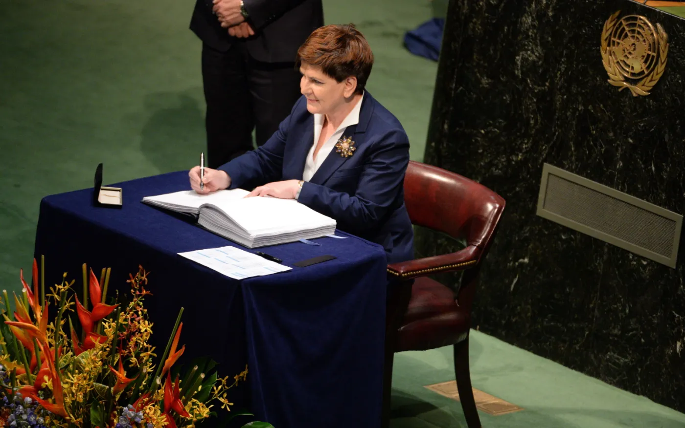 Premier Beata Szydło złożyła podpis w imieniu Polski pod globalnym porozumieniem klimatycznym.