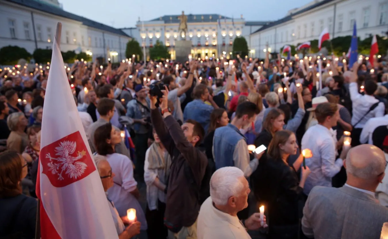 Policja: 3,5 tys. osób w kulminacyjnym momencie wtorkowych protestów