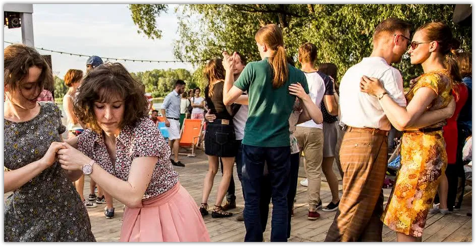 Let's swing! Potańcówki nad Wisłą w starym, amerykańskim stylu