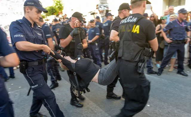 PO chce wyjaśnień od KGP ws. "inwigilacji opozycji". KGP: Nie inwigilujemy opozycji