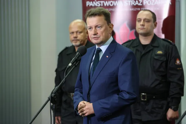Błaszczak odpowiada KE ws. relokacji uchodźców: Przyjmowanie na oślep wszystkich jest zakładaniem Europie pętli na szyję