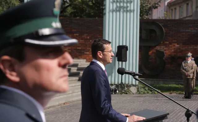 Morawiecki: Ograniczenia nie służą gospodarce