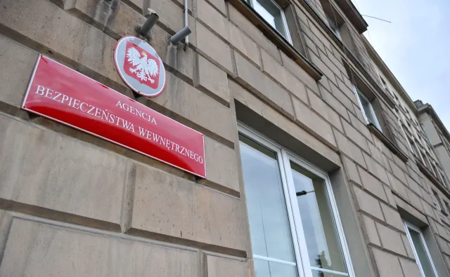 Wyłudzenia VAT na ponad 70 mln zł. ABW zatrzymała dwie osoby