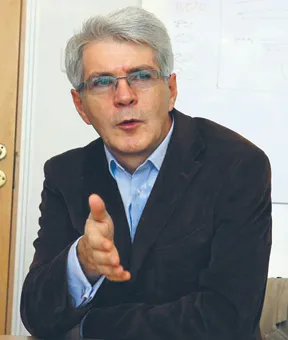 3208992-miroslaw-gronicki-ekonomista.jpg