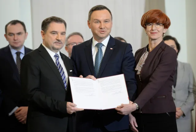 Piotr Duda: Podpis pod ustawą obniżającą wiek emerytalny przywraca godność pracownikom