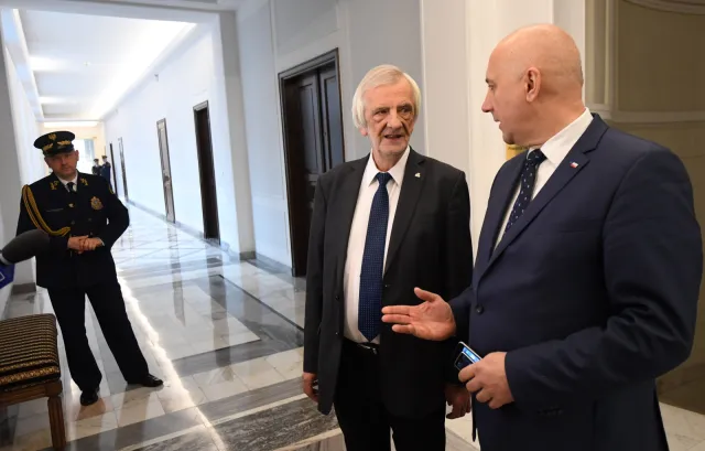 Terlecki: Odroczenie posiedzenia możliwe, jeśli posłowie opuszczą salę obrad