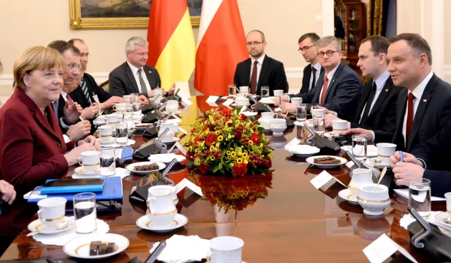 Merkel w Polsce: Opozycja rozmawiała o trybunale i cenach buraków