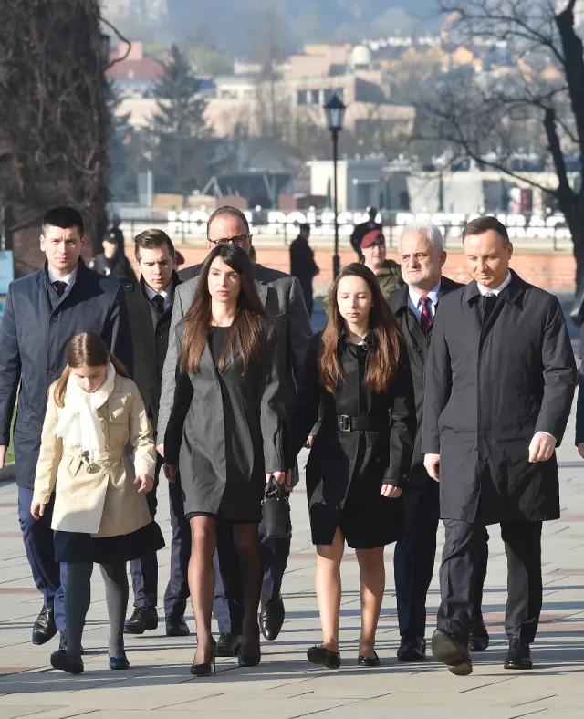 Kraków: Prezydent Duda przy grobie Lecha i Marii Kaczyńskich