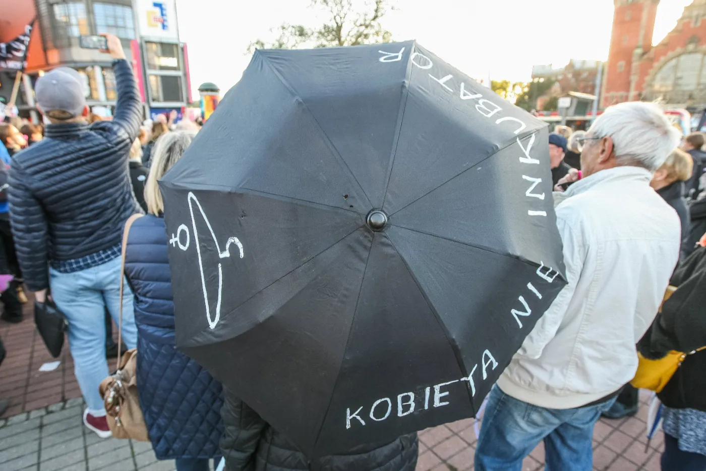 Chcesz zwolnić się z pracy lub wziąć urlop na "czarny piątek"? Tylko za zgodą pracodawcy