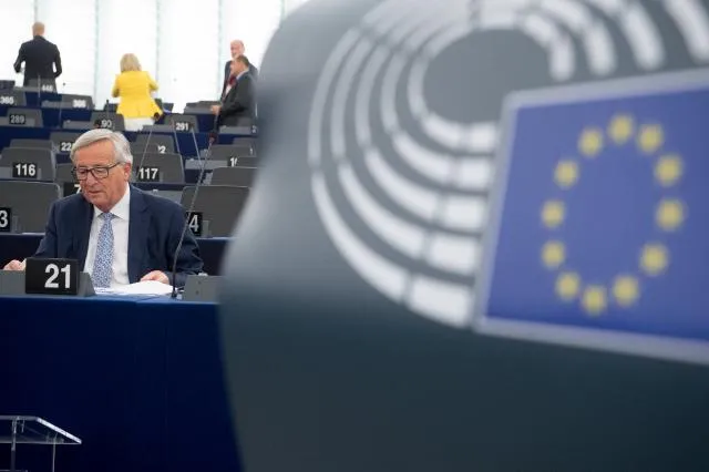 Nowy budżet unijny większy, ale uzależniony od praworządności