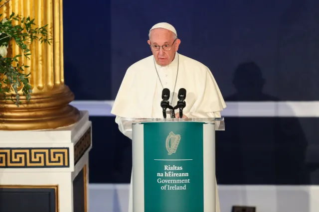 Franciszek w Irlandii: Podzielam zgorszenie i oburzenie z powodu pedofilii