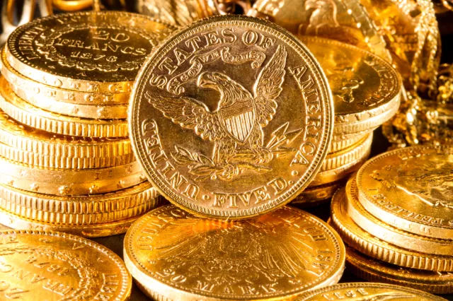 Złoty stabilny pomimo silniejszego dolara