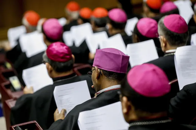 Synod biskupów: Wykorzystywanie seksualne "poważną przeszkodę dla misji" Kościoła