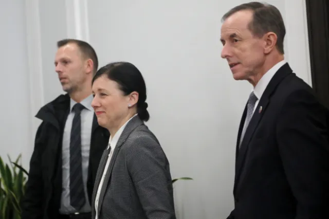 Jourova: Jestem zaniepokojona kampanią oszczerstw przeciwko sędziom