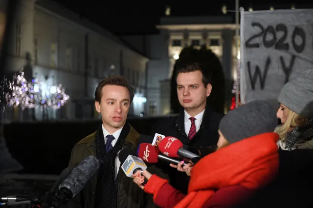 Bosak o świadczeniach z tarczy antykryzysowej: Ani szybka ulga dla przedsiębiorców, ani osłona dla pracowników