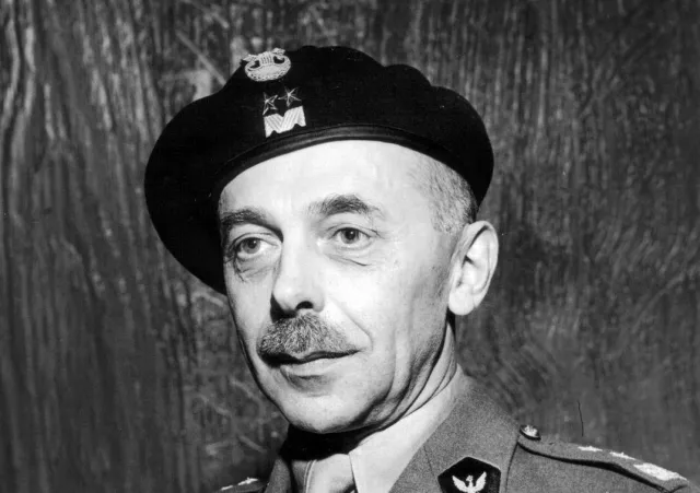 Gen. Bór-Komorowski przez cały okres powstania pozostawał w stolicy [SYLWETKA]