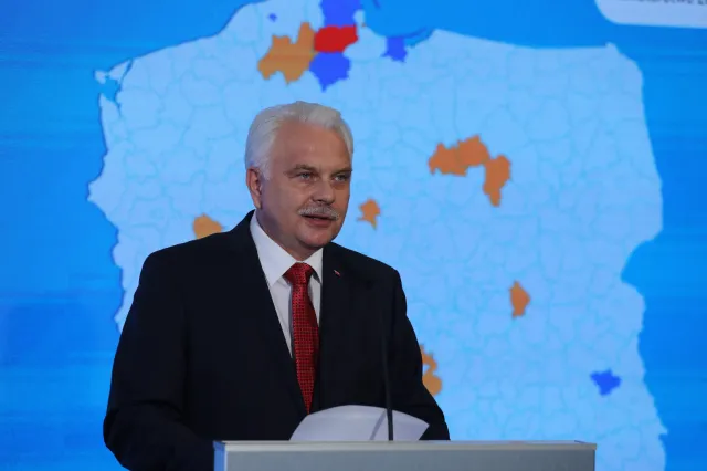 Wiceminister zdrowia prostuje Sasina: Personel medyczny jest zaangażowany na sto procent