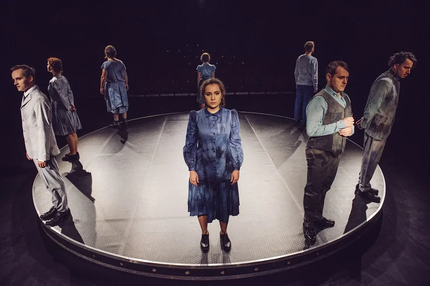 Witold Gombrowicz „Ferdydurke” - Teatr Powszechny im. Jana Kochanowskiego w Radomiu, fot. Kamil Strudzinski