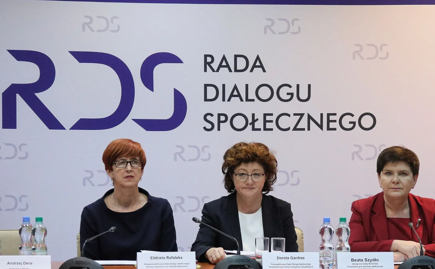 Biedroń chce ujawnienia zarobków i zakresu kompetencji wicepremier Beaty Szydło